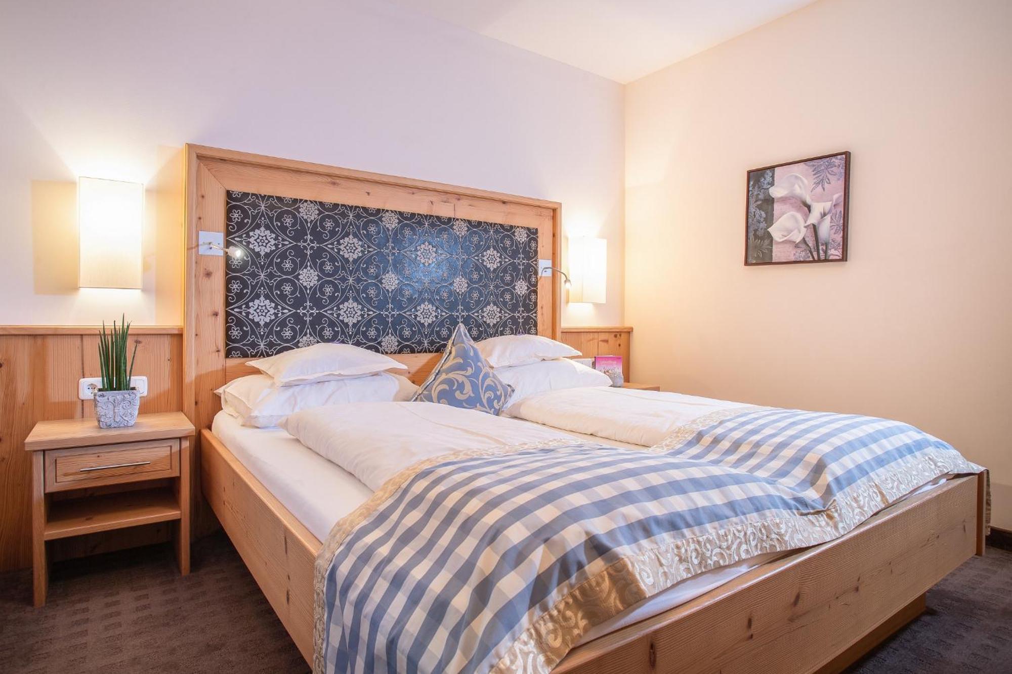 Alphaus Aparthotel 4*